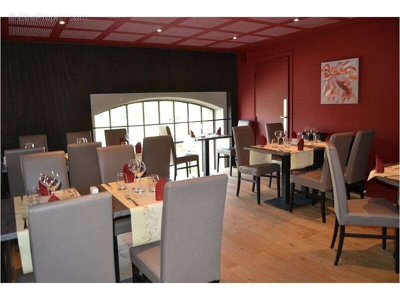 Commerce à CHAZELLES-SUR-LYON