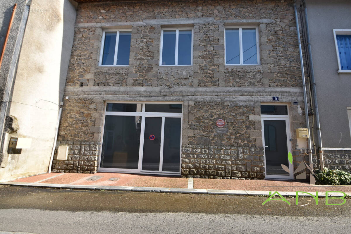Maison à PIEGUT-PLUVIERS