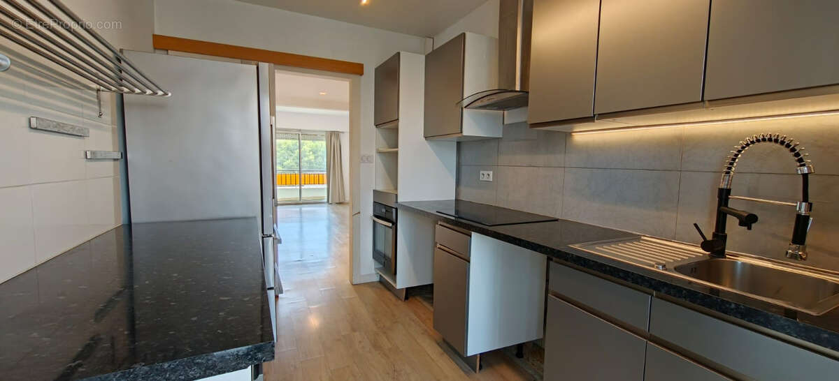 Appartement Antibes 3 pièces 64 m² habitable - 57.71 m2 carrez - dernier étage - parking et cave - photo 5