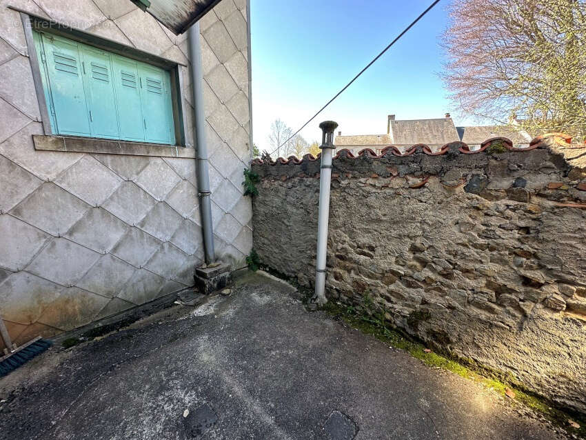 Maison à SAINT-GERVAIS-D'AUVERGNE