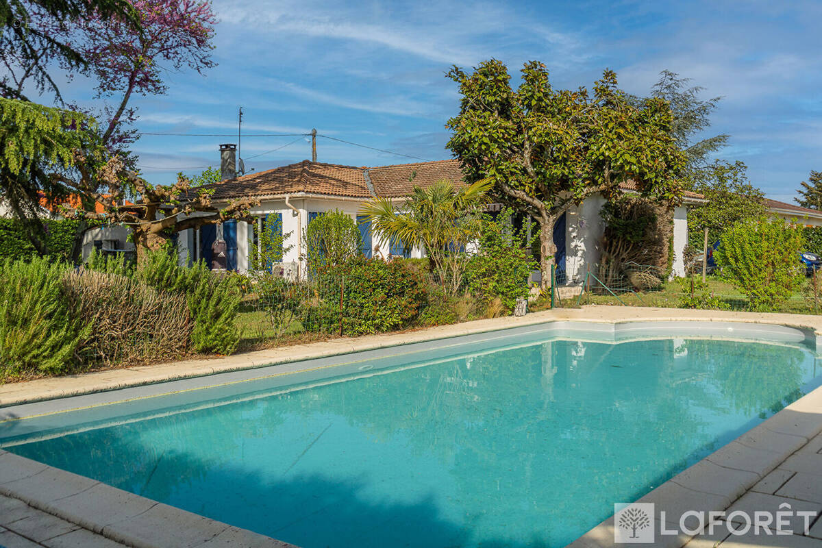 Maison à AMBARES-ET-LAGRAVE
