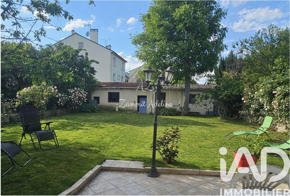 Photo 2 - Maison à LE BLANC-MESNIL