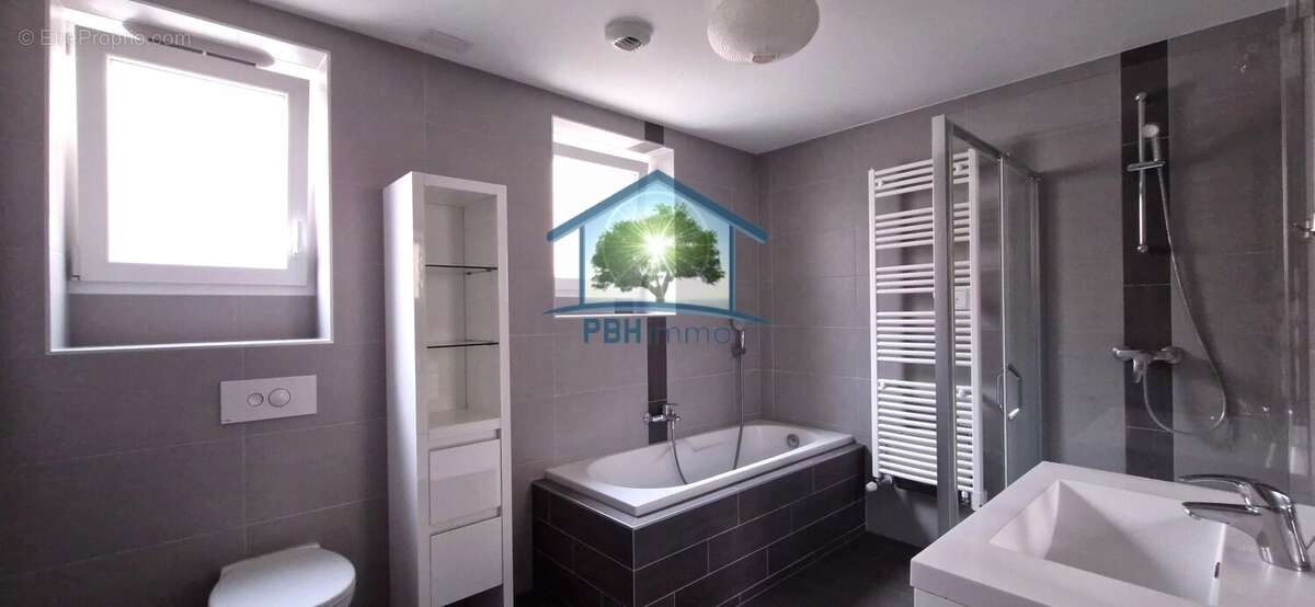 SARREGUEMINES (57) - Maison de ville de 75,35 m² + une terrasse + parking privé. - photo 5