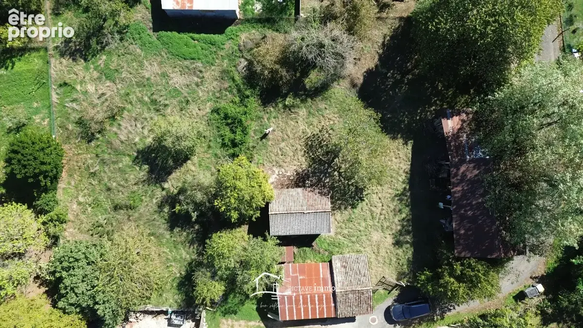 Terrain à LUSIGNAN