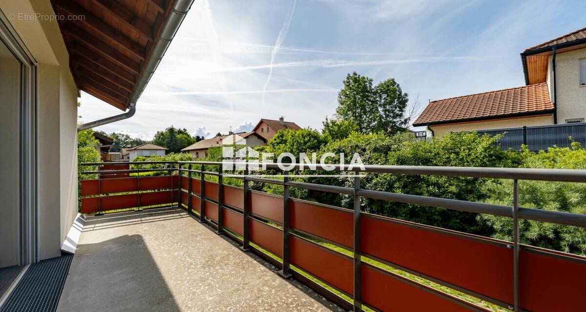 Appartement à CRUSEILLES
