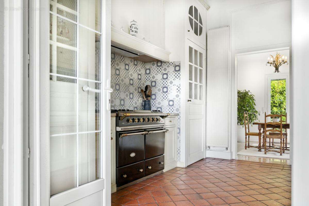 Maison de maître, 6 chambres, parc arboré de 4 566m², dépendances - photo 10