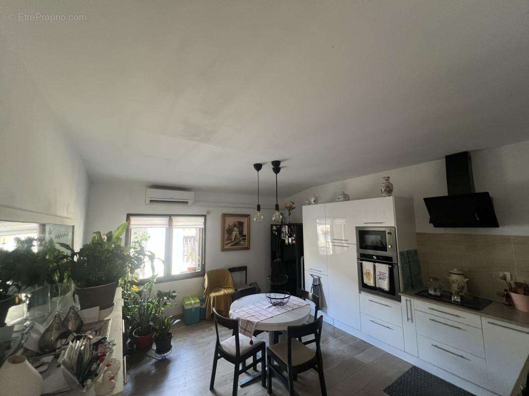 Maison 50 m² à Saint-Gilles  - photo 2