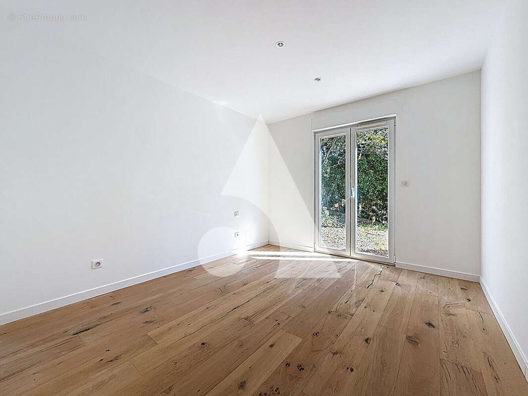 A vendre Villa à Mougins 5 pièces de 165 m² sur 1335 m² de terrain avec piscine - photo 12