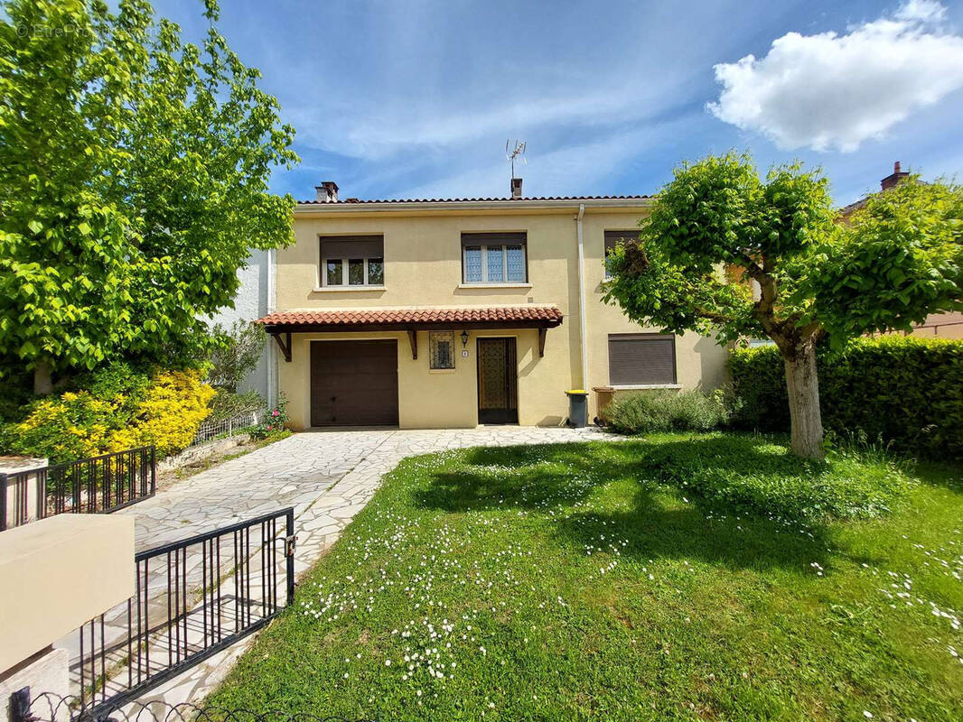 Maison à SAINT-JUERY