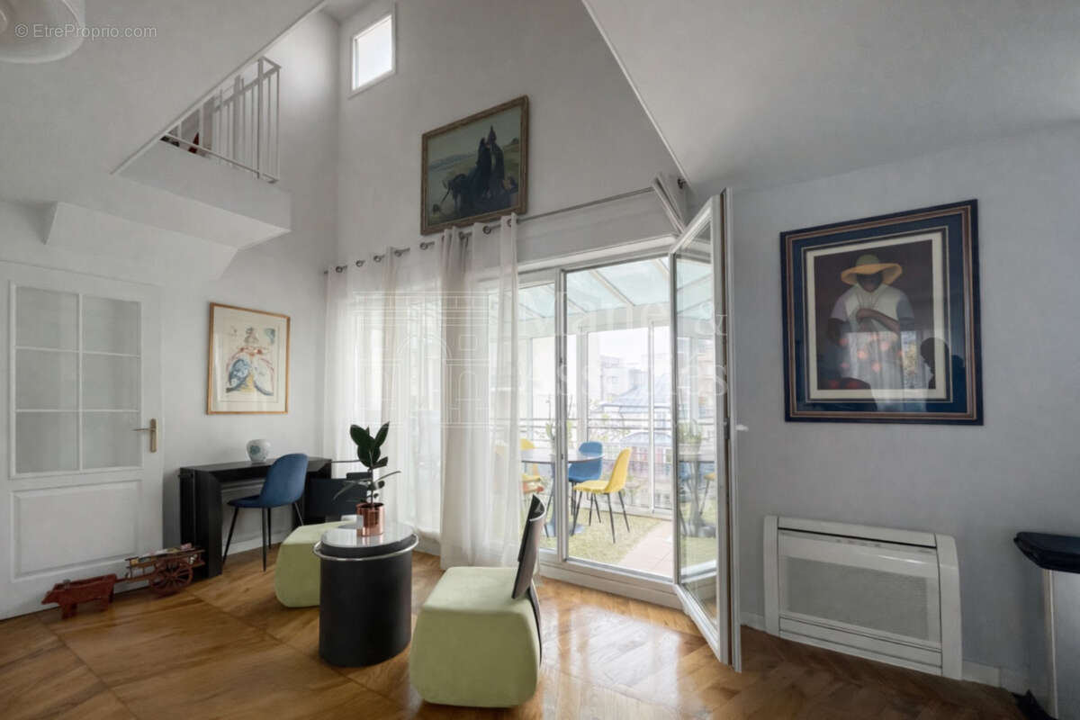 Appartement à COURBEVOIE