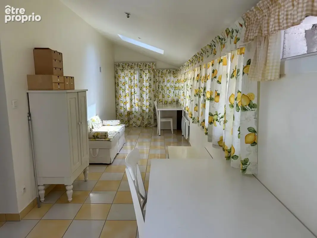 Maison rénové de 4 chambres avec garage pour 3 voitures, dépendances sur 1,3 ha - photo 13