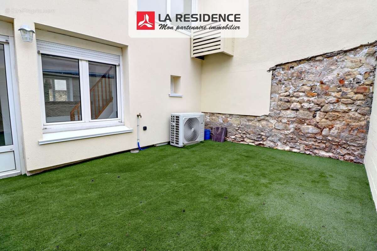 Maison à MAURECOURT