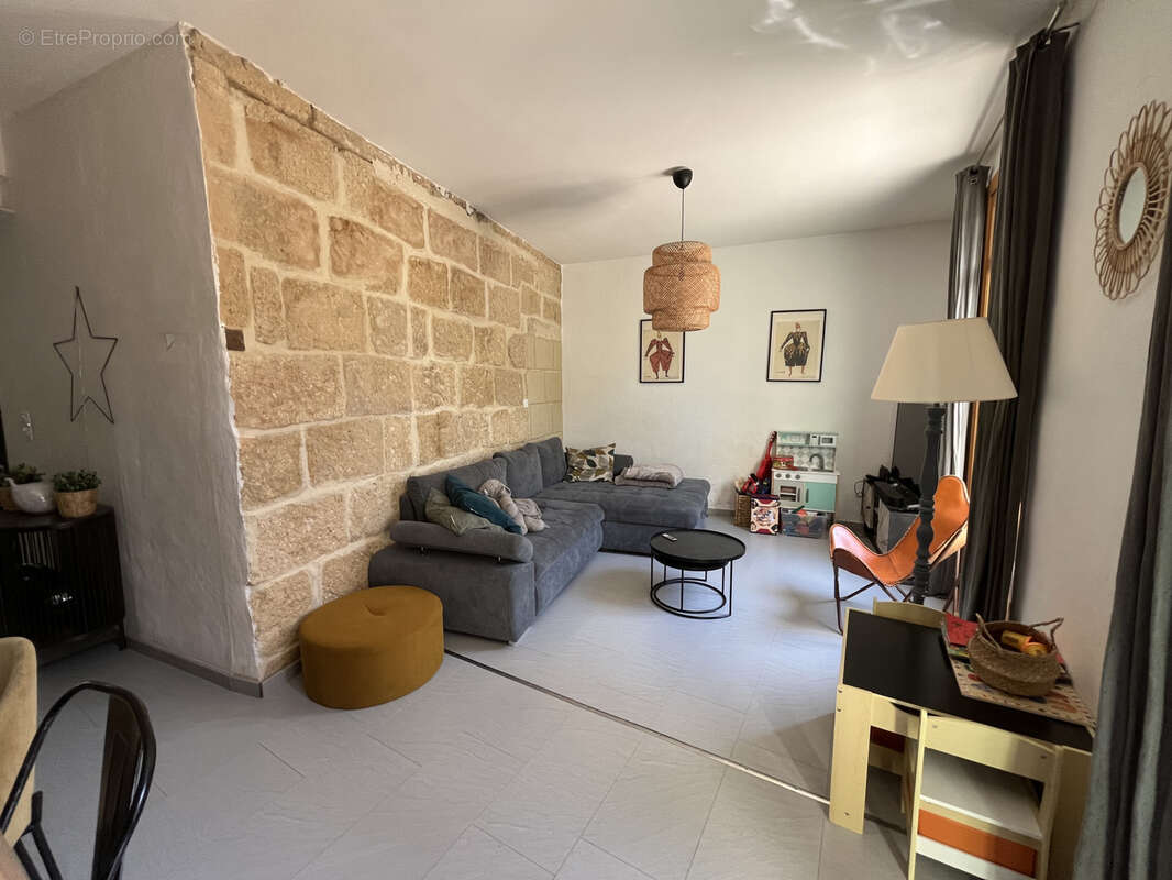 Maison à SAINT-QUENTIN-LA-POTERIE