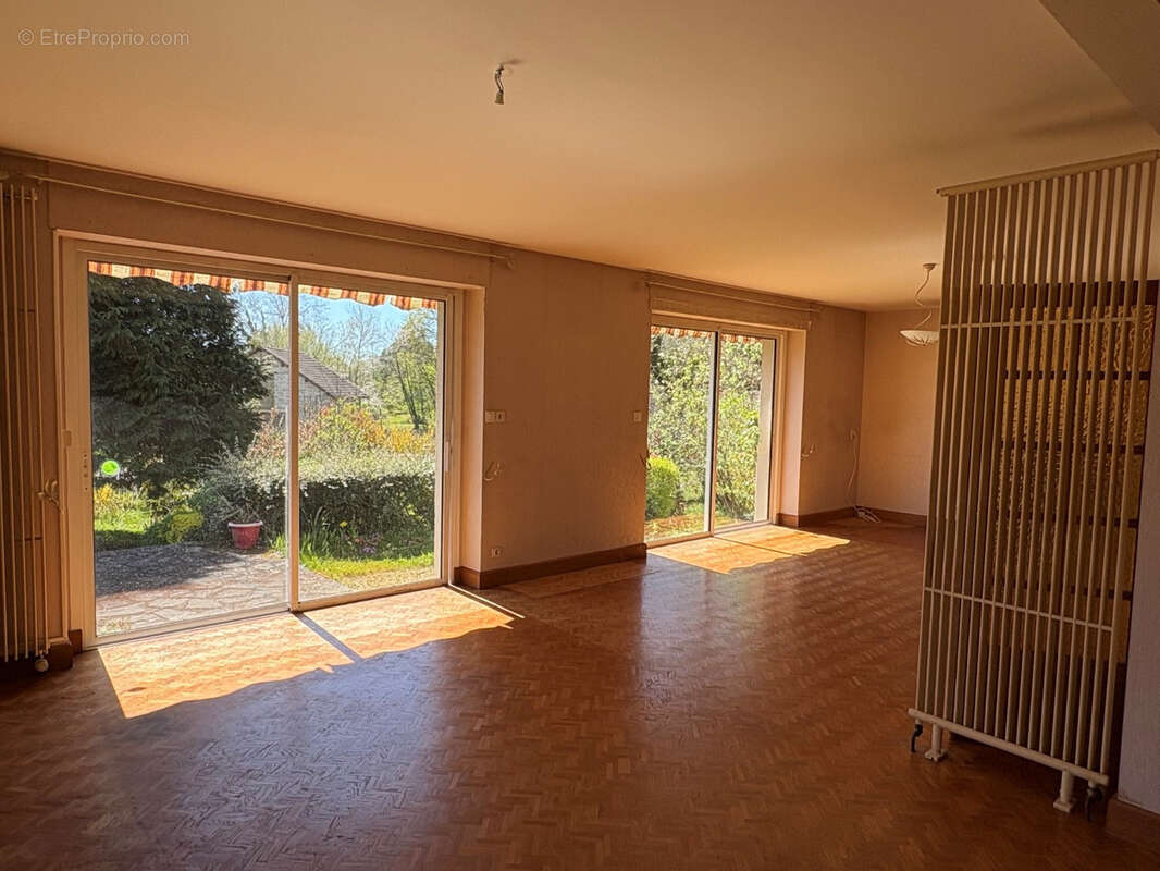 Maison à COUSSAC-BONNEVAL