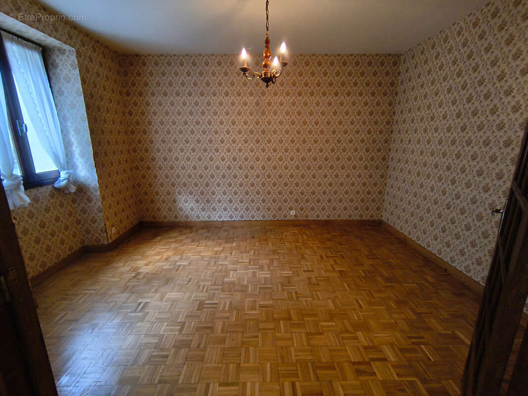 Maison à DECAZEVILLE