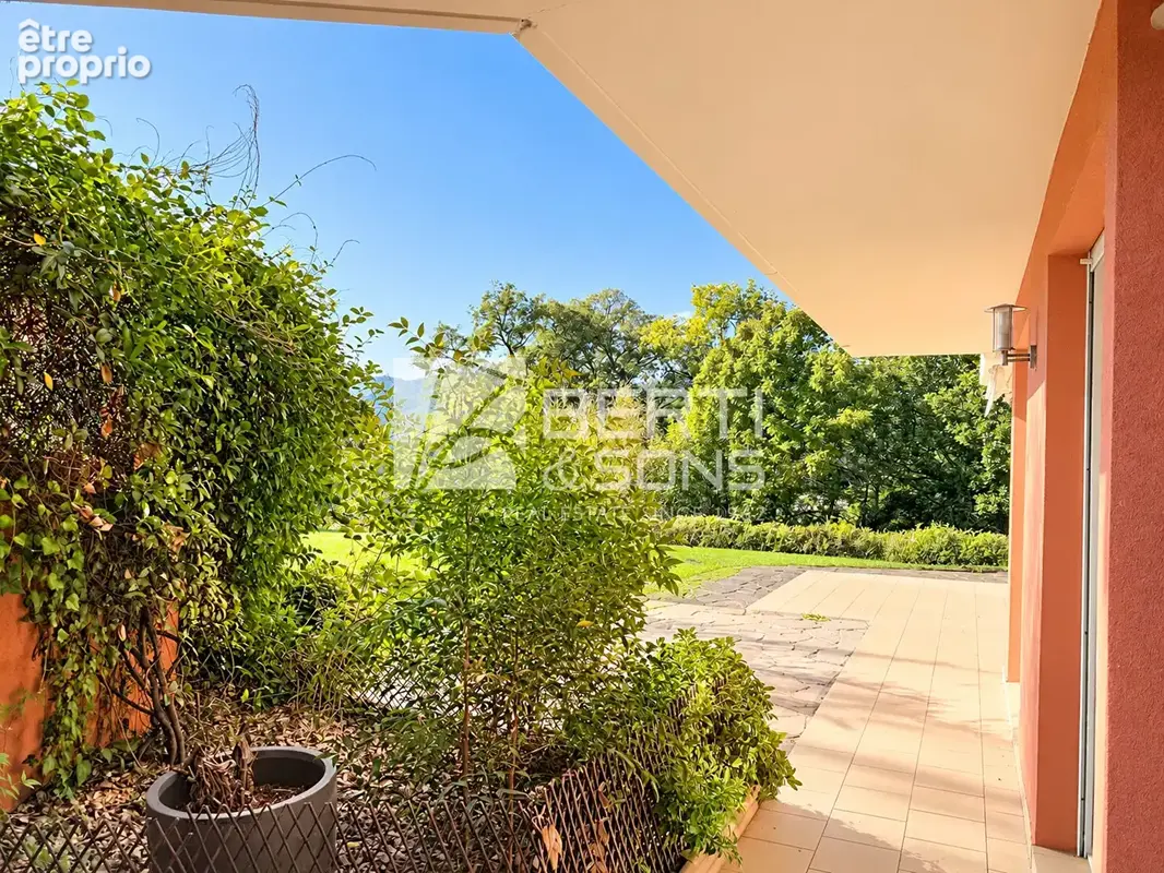 Mandelieu minelle - vaste 4 pieces en rez-de-jardin dans domaine securise - gardien piscine garage parking ext - photo 7