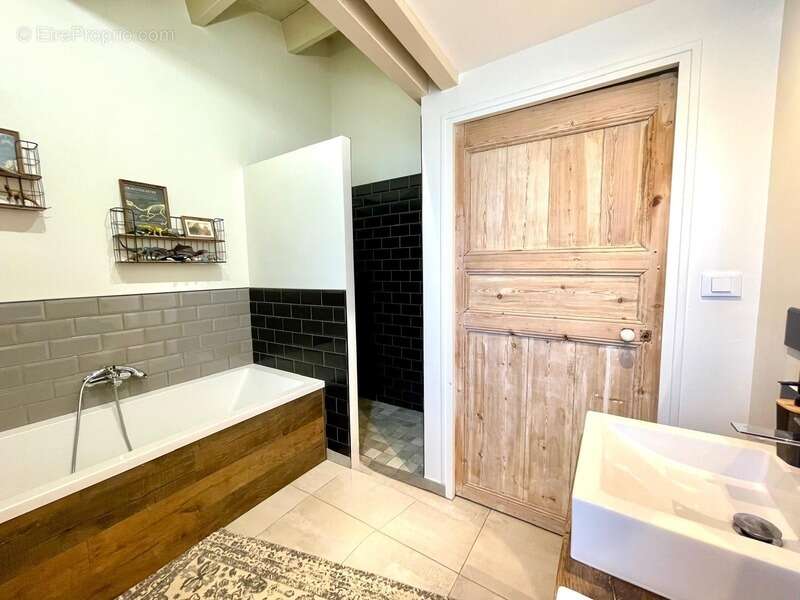 Maison à CROIX-CHAPEAU