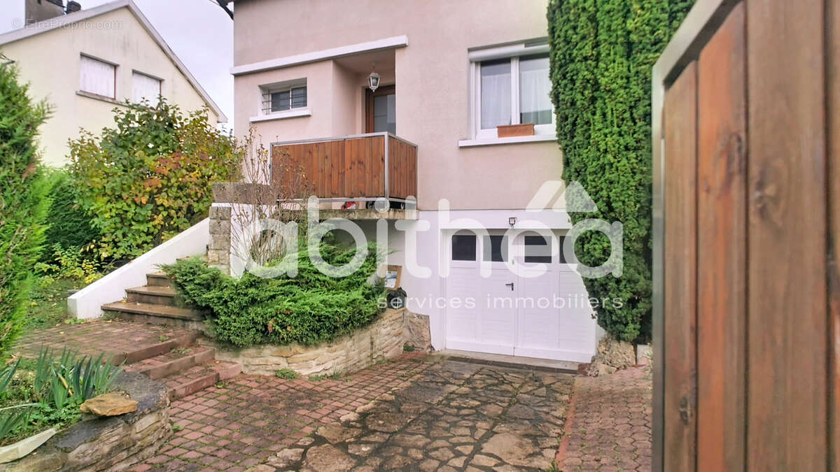 Maison à SAINT-PARRES-AUX-TERTRES