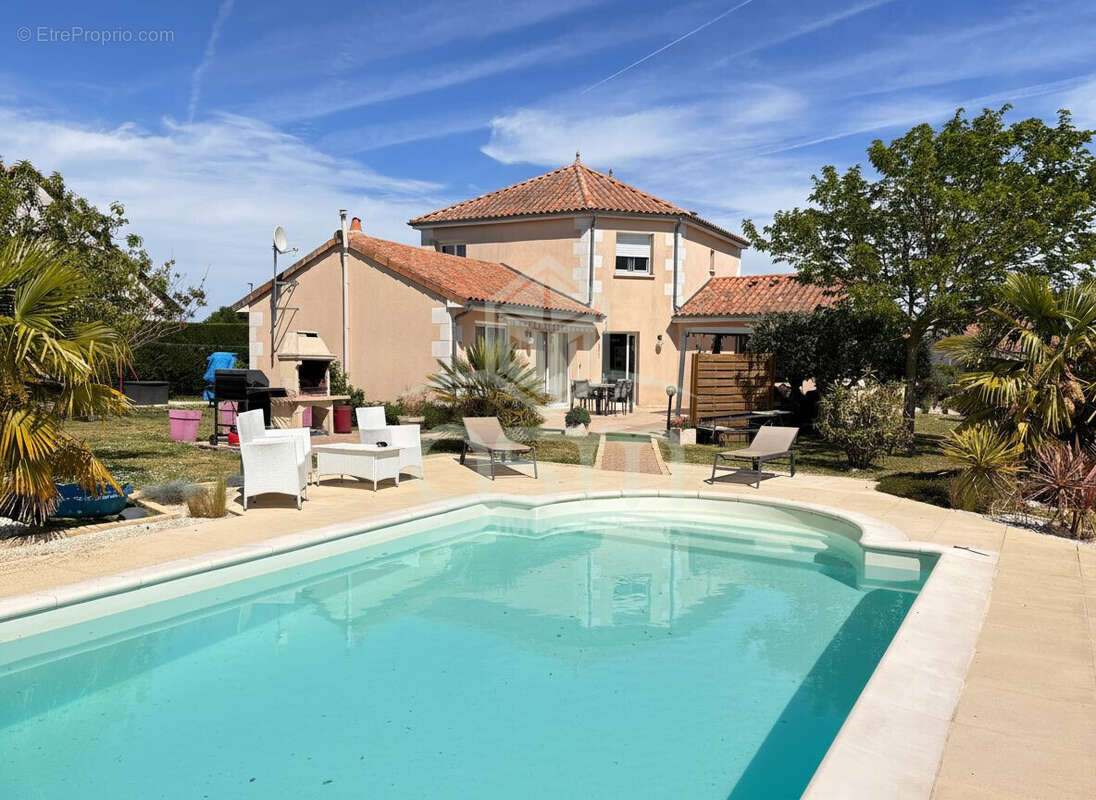 Maison 169 m² à Noyant-De-Touraine  - photo 3