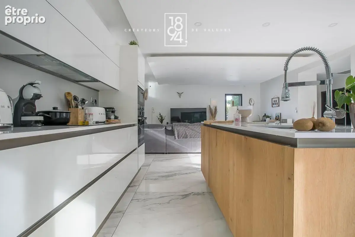 Maison traversante entièrement rénovée de type 6 de 160m2 dépendance, piscine, jacuzzi et places de parking - photo 12