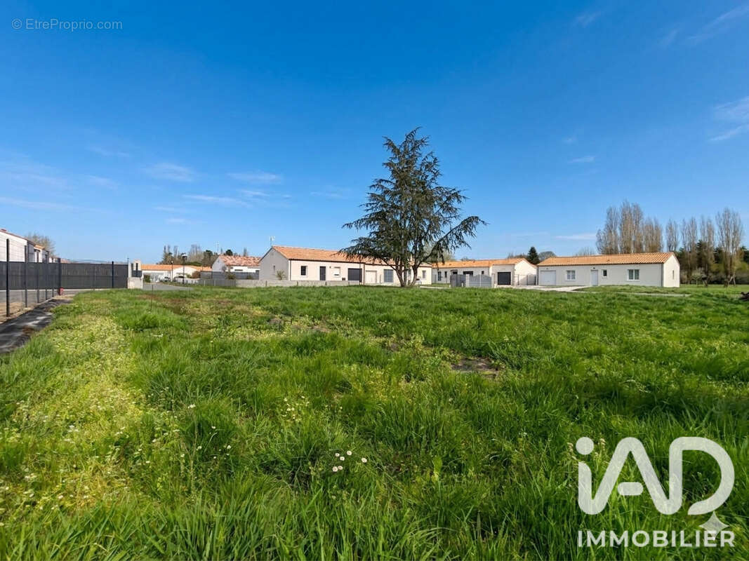 Terrain 477 m² à Beauvoir-Sur-Mer  - photo 2