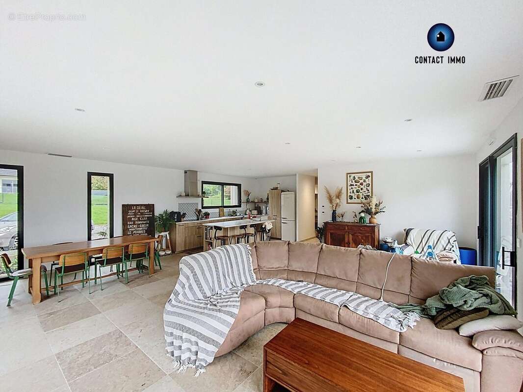 Maison à LAGRAULIERE