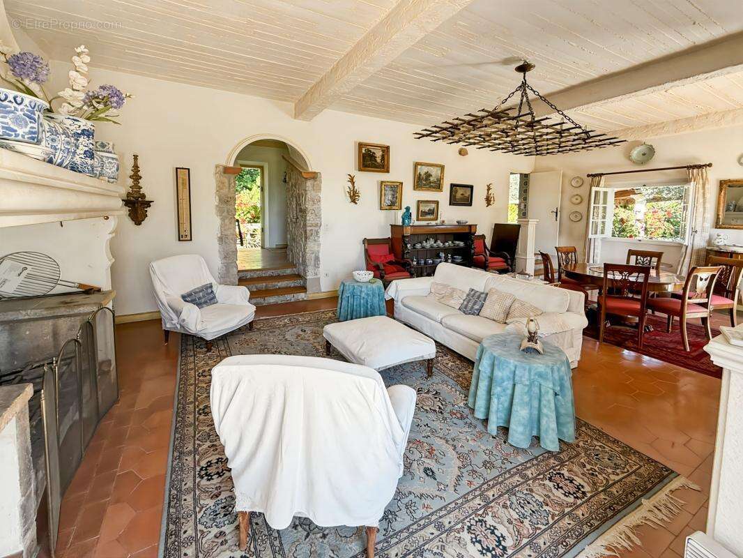 Nice gairaut – villa provençale avec vue mer, piscine, terrain de 2 000 m² et garage de 100 m² - photo 12