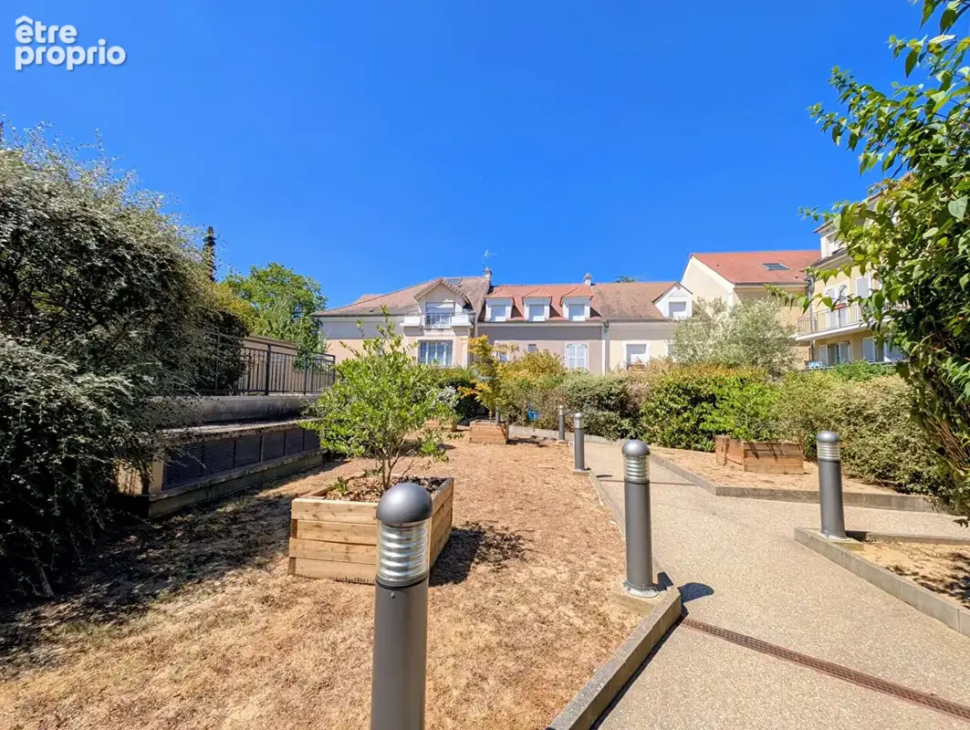 SARTROUVILLE - Appartement 3 pièces de 61M² avec cave et parking en sous-sol. - photo 1