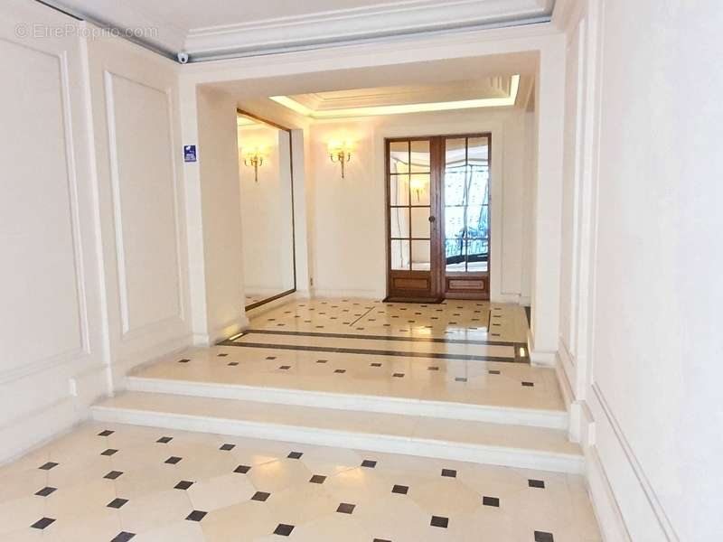 Appartement à PARIS-8E