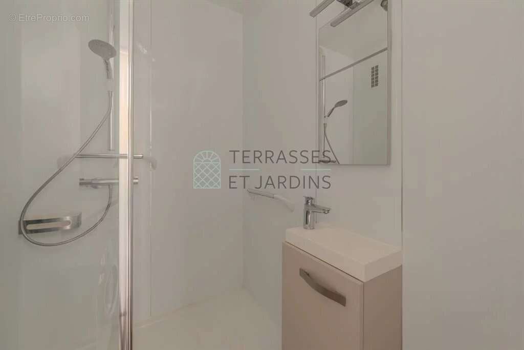 Appartement à PARIS-14E