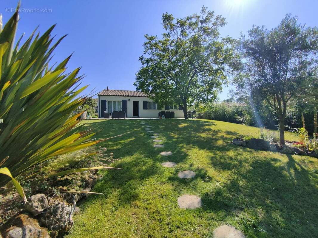 Maison à AYGUEMORTE-LES-GRAVES