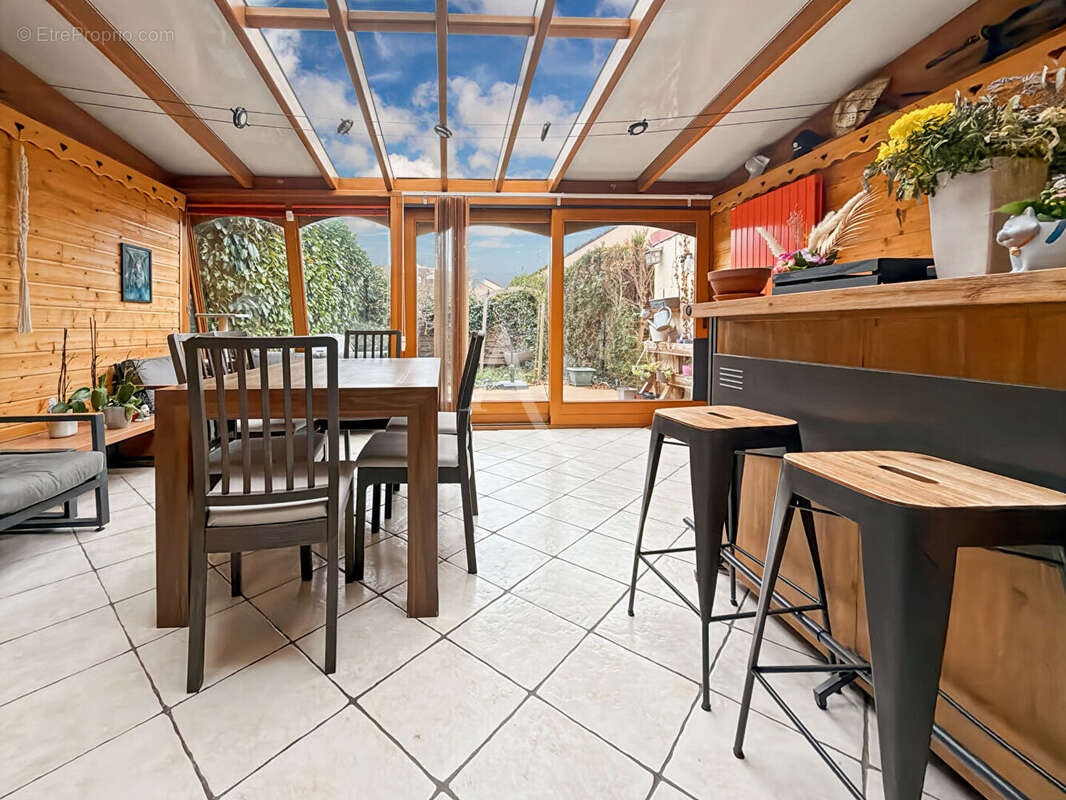 Maison à JOUY-LE-MOUTIER