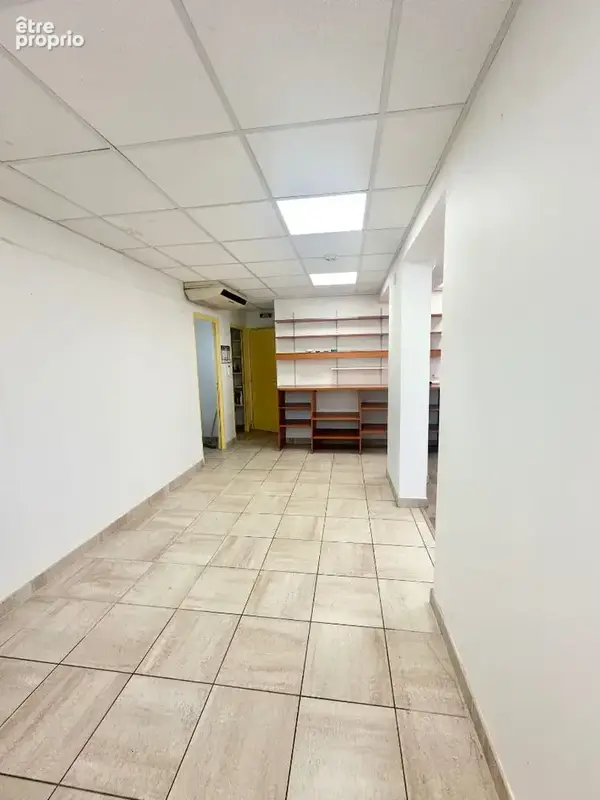 Appartement T2 à Fleury avec murs commerciaux - photo 7