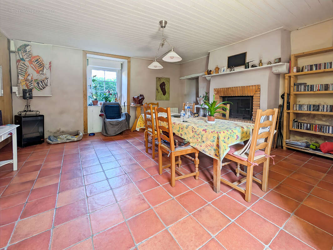 Maison à TINTENIAC