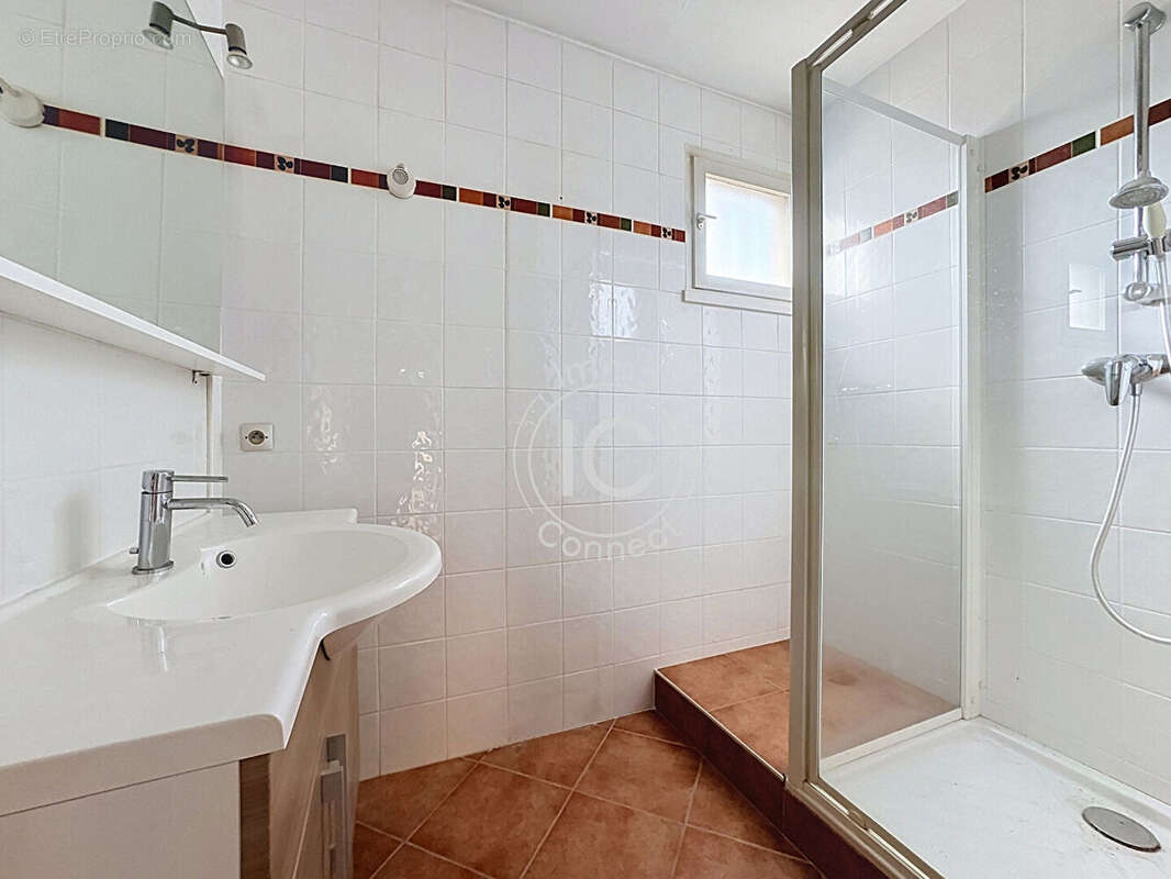Coeur Village - Appartement T4 - Fort potentiel - Parkings - Garage - photo 11