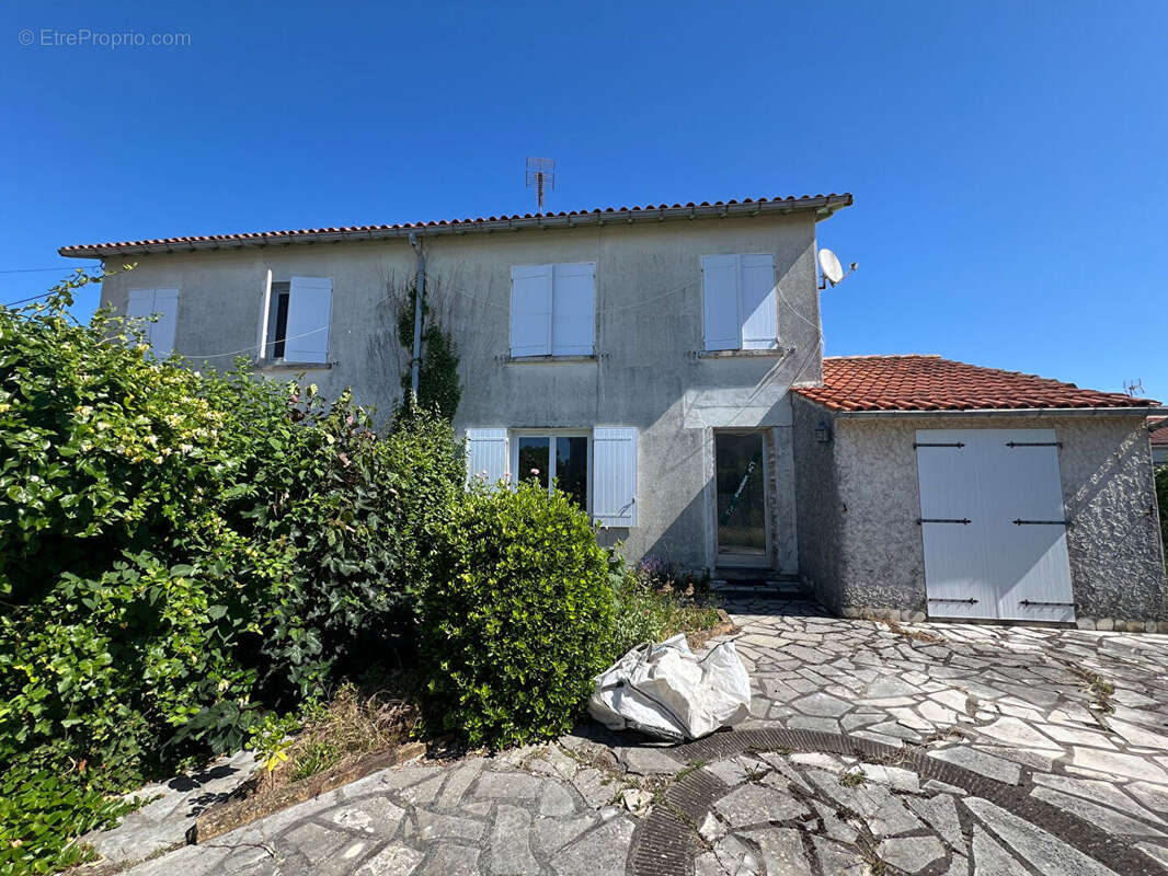 Maison à rénover centre ville FOURAS - photo 5