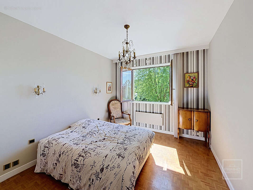 SAINT DIDIER AU MONT D'OR, Maison de 182 m² au calme avec beau potentiel - photo 9