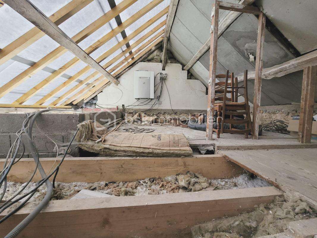 Maison à VILLETHIERRY