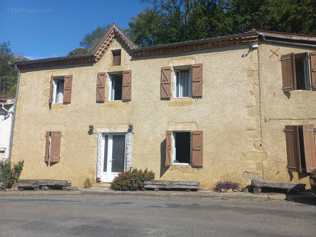 Maison à MONTESQUIOU