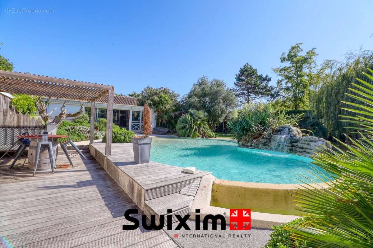 Maison à SAINT-ESTEPHE