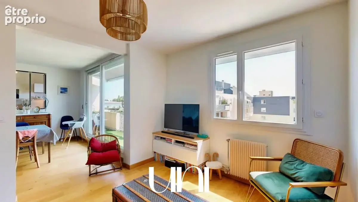 Appartement 5 pièces de 98 m2 avec caves, balcon, ascenseur et parkings - CAEN Saint-Gilles - photo 6
