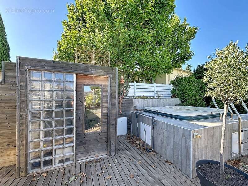 Montolivet – Maison surélevée sur garage, terrasse Sud, 3 chambres et DPE B - photo 2