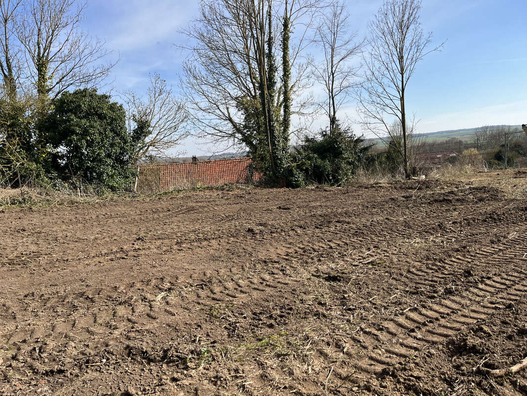 Terrain à HANGEST-SUR-SOMME