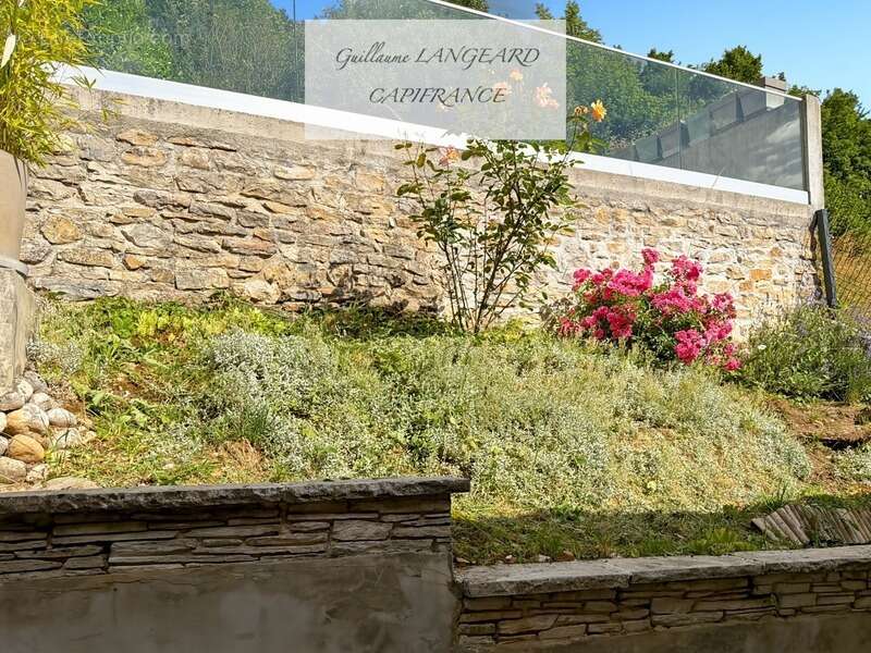 Au coeur de Thoirette (39240) - Maison de caractère en pierres – 4 chambres – Terrasses aménagées - photo 4