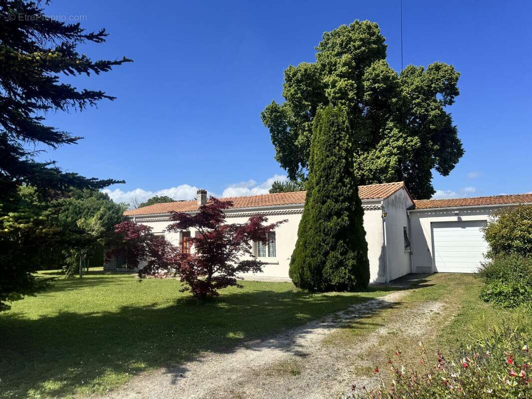 Maison à COZES