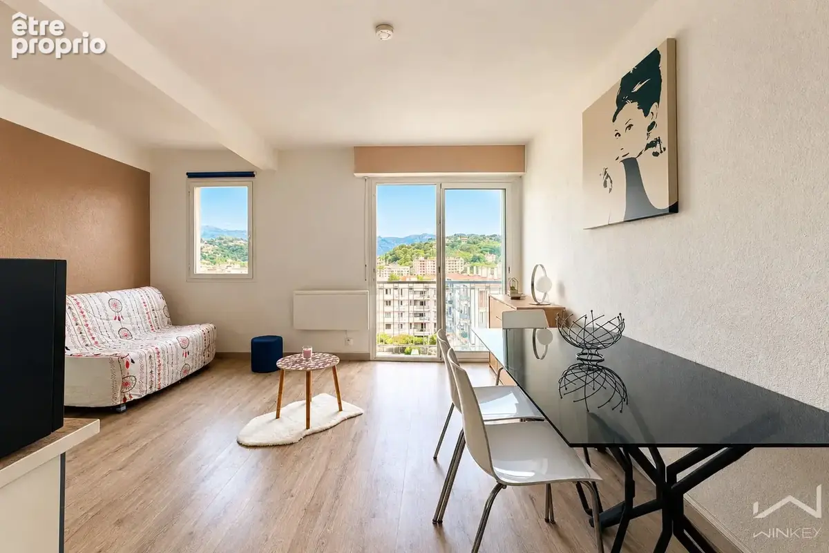 Studio lumineux - dernier étage vue dégagée château de Cagnes - photo 6