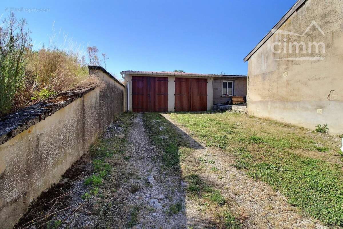 Maison à REMBERCOURT-SOMMAISNE