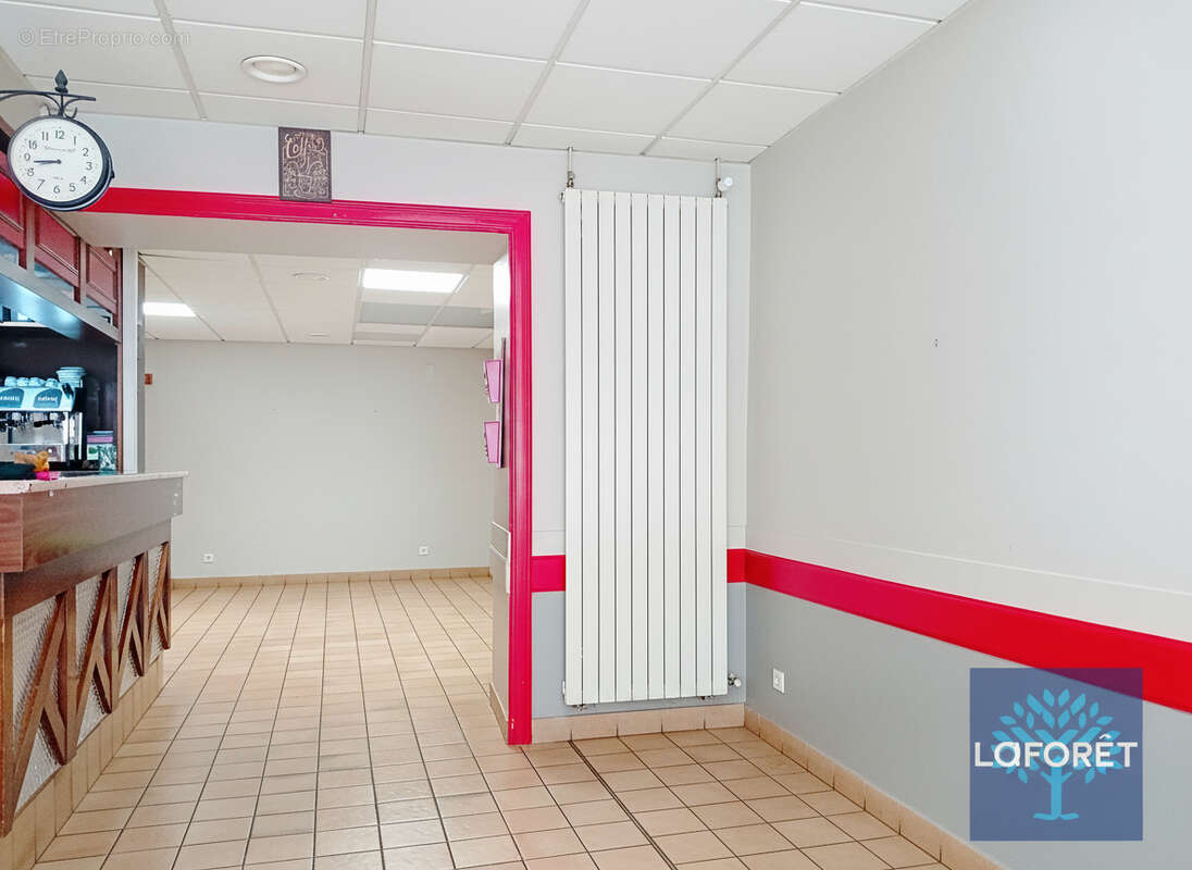 Local commercial +appartement+ 2 places de parking privatives - photo 5