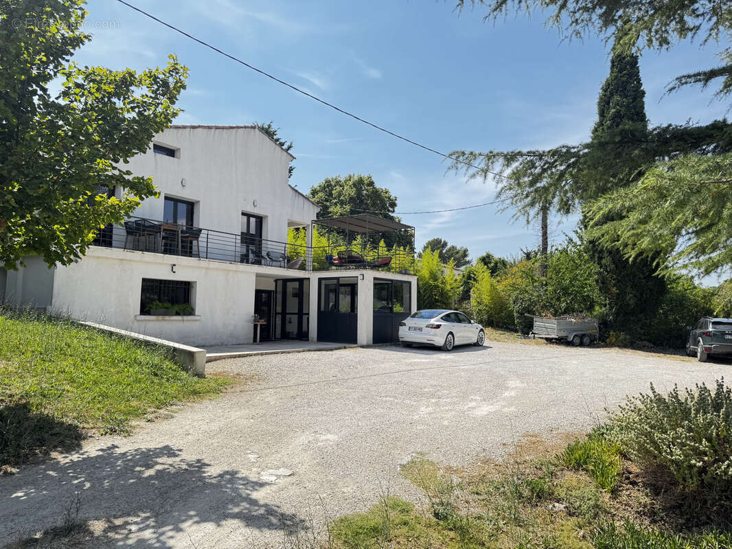 A vendre Maison T6 210m2 sur 2500m2 Terrain. Piscine. - photo 8