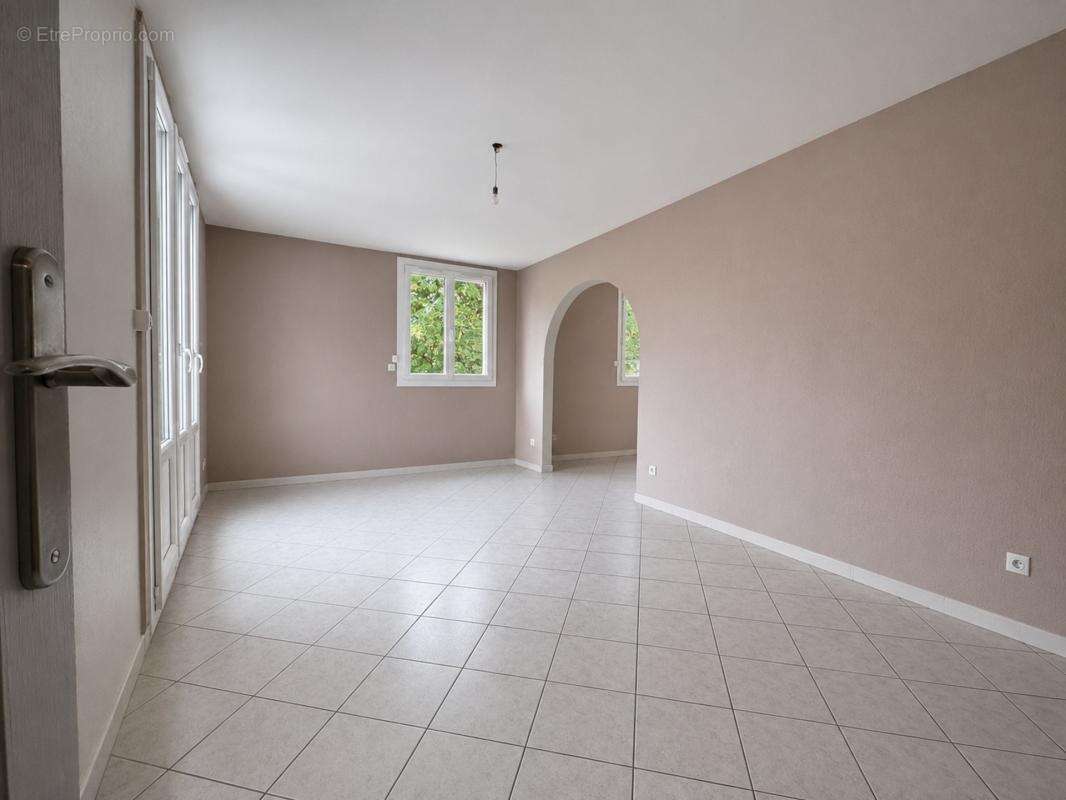 Appartement à vendre 4 pièces SAINT CYR SUR LOIRE (37) - photo 3